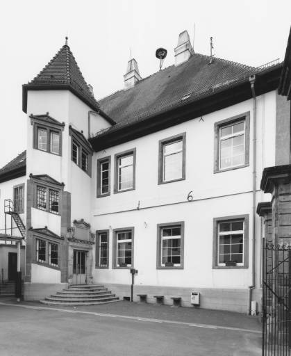 Vue d'ensemble de la façade sur cour.