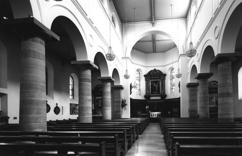 Vue d'ensemble intérieure vers le choeur.