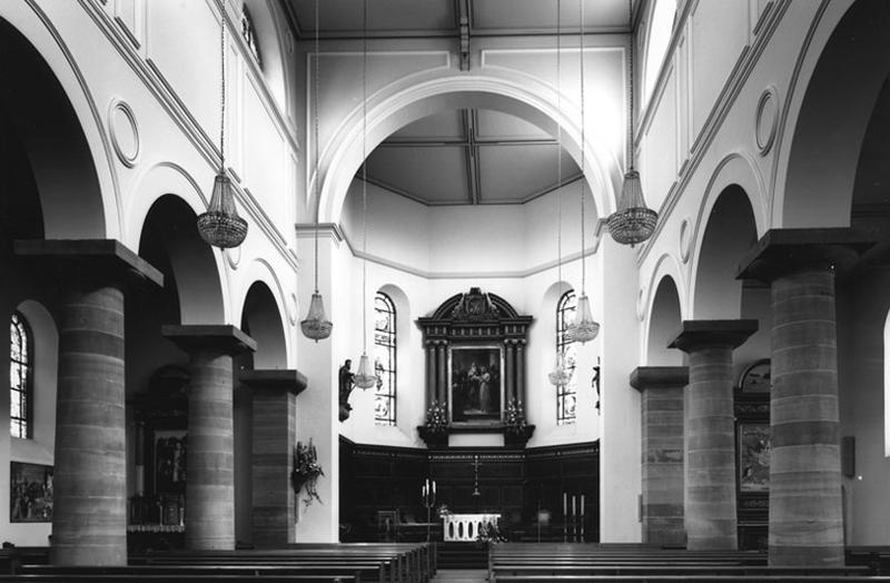 Vue d'ensemble intérieure vers le choeur.