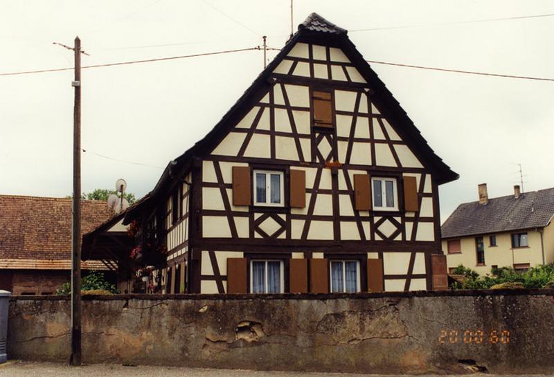 Mur-pignon antérieur sur la rue.
