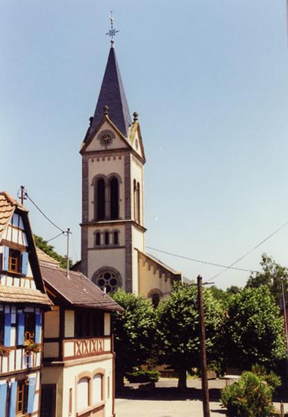 Vue du clocher depuis la rue de l'Ecole.