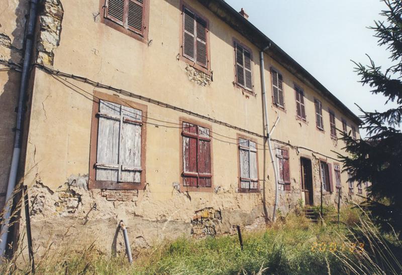 Elévation postérieure du logis vue de trois-quarts.