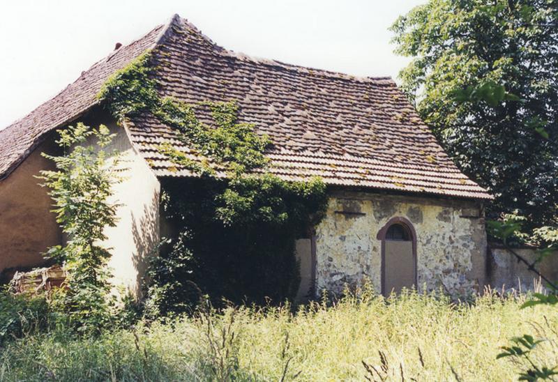 Chapelle à l'extrémité de la dépendance orientale, vue depuis la rue.