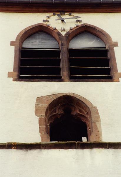 Tour, baies des niveaux supérieurs, du 15e siècle et de la fin du 19e siècle.