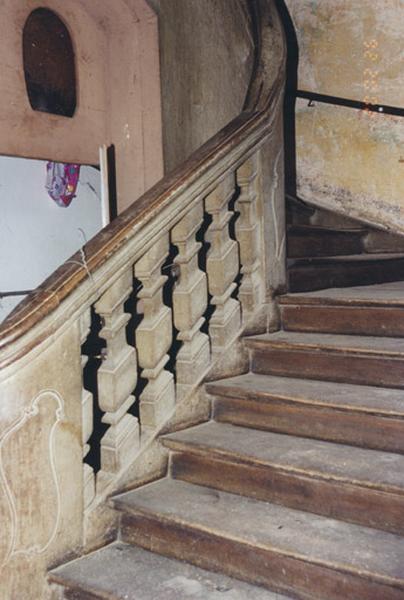 Escalier intérieur, la rampe.