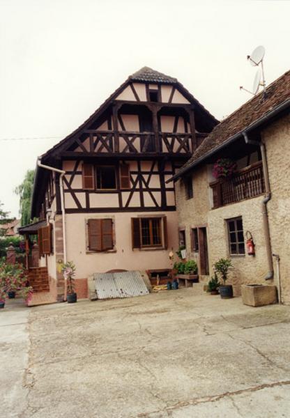 Ferme, 1, rue Saint-Denis : mur-pignon postérieur du logis et étable.