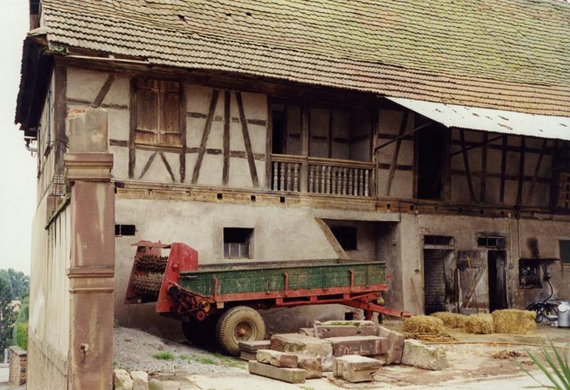 Ferme, 1, rue de la Chapelle : étable sur cour, avec coursière dans-oeuvre.