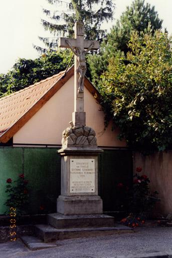 Croix de chemin (E), rue de la Division-Leclerc, par F. Marx, 1926.
