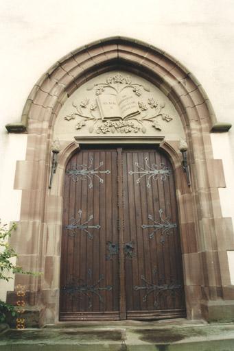 Porte de la tour-porche antérieure.