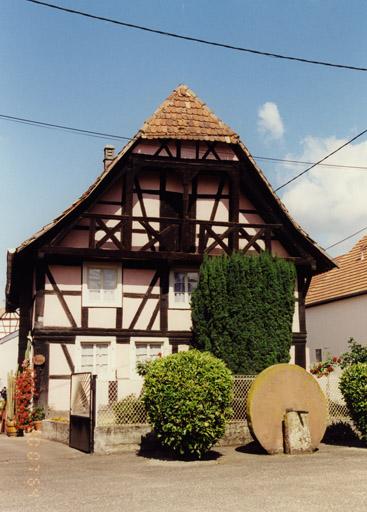 Mur-pignon du logis sur rue.