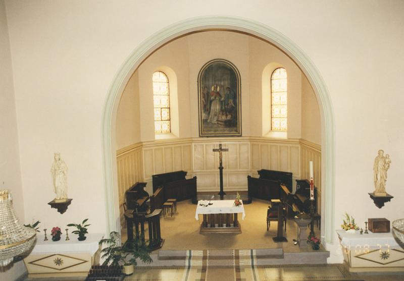 La nef et le choeur vus depuis la tribune d'orgue.