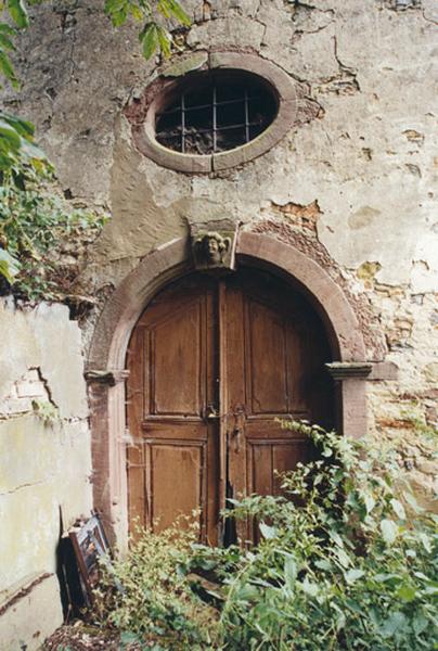 Elévation antérieure de la chapelle : la porte.