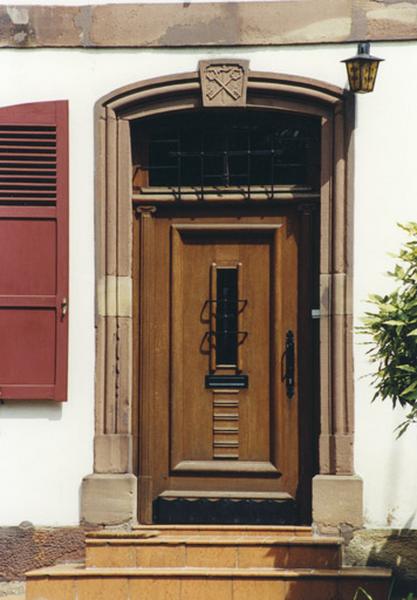 Elévation antérieure, porte d'entrée.