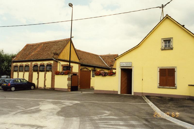 Abattoir, place des Anciens-Abattoirs, limite du 19e et du 20e siècle.