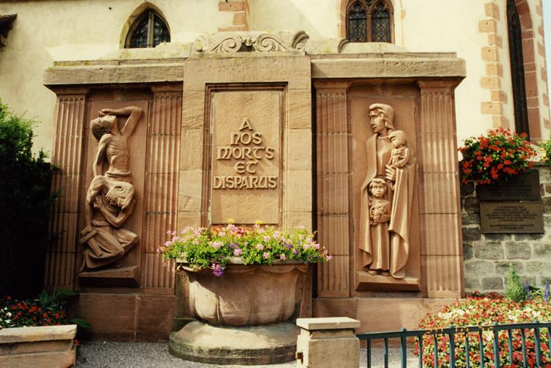 Monument aux morts (K), rue du 23-Novembre, par Henri Risch et Frédéric Herveh, 1926, restauré par R. Keller, 1981.