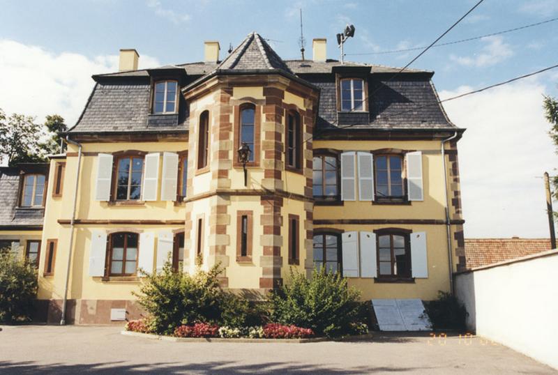 Elévation antérieure côté cour (tourelle d'escalier postérieure).