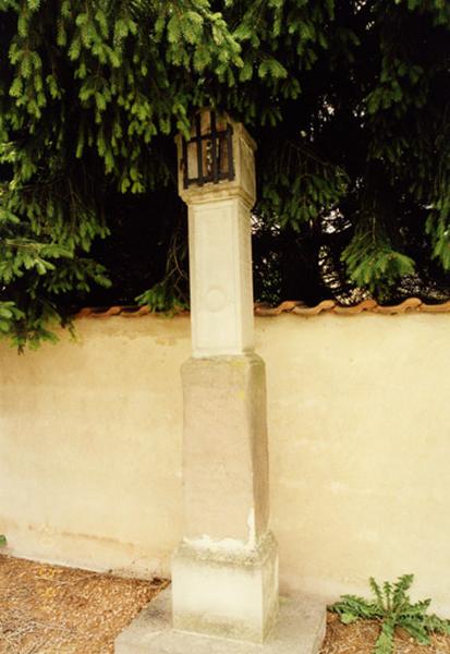 Croix dite Bildstock (P), rue des Quatre-Vents, élevée par le maître de poste Matthias Ziller en 1807, restaurée en 1868 et 1987.