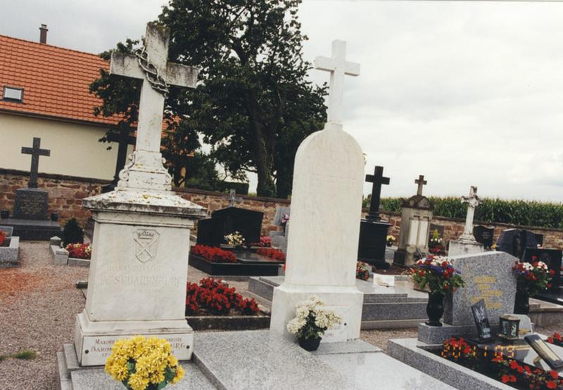 Tombeau de la famille de Schauenburg, par J.M. K. (?), 4e quart du 19e siècle.