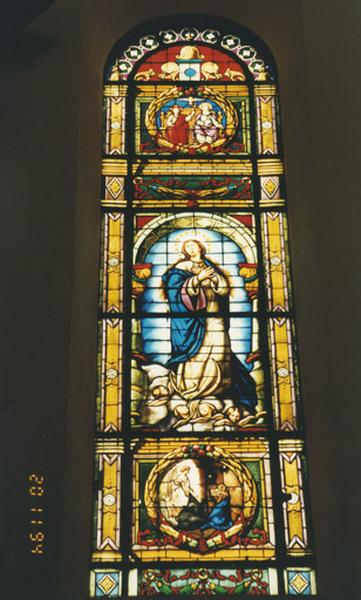 Verrière (choeur) : Immaculée Conception et médaillons représentant l'Annonciation et la Sainte Trinité, 2e moitié du 19e siècle.