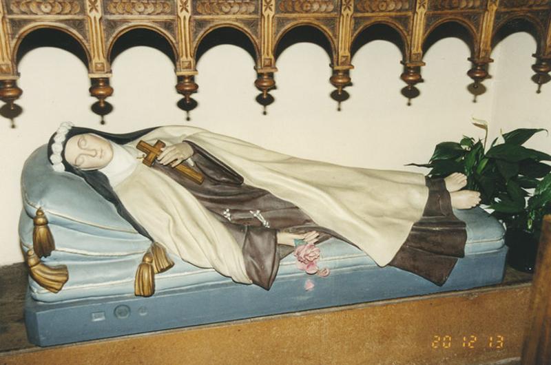 Statue : Mort de sainte Thérèse de Lisieux, par Giscard à Toulouse, 1927.