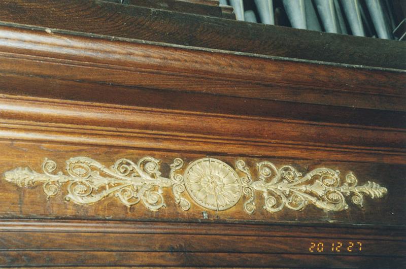 Détail du décor moulé du grand orgue.