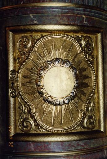 Détail de la porte du tabernacle.