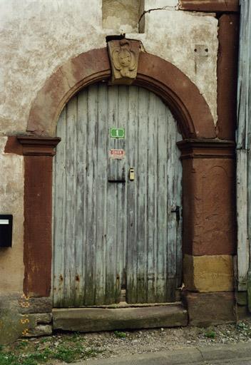 Ferme, 1, rue de l'Eglise, porte piétonne, datée de 1773.