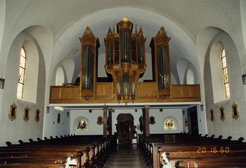 La nef vers la tribune d'orgue.