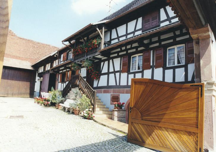 Mur-gouttereau du logis sur cour.