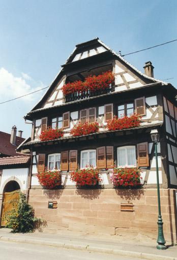 Mur-pignon du logis sur rue.