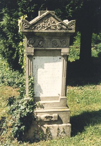 Tombeau de Johannes Wendling (1827-1891) et de Catharina Martzloff (1827-1866), par B. Z. de Neuwiller, 4e quart du 19e siècle.