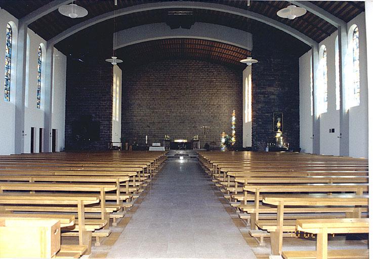 Vue de la nef et du choeur, depuis la tribune d'orgue.