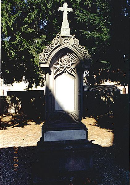 Vue d'ensemble du monument funéraire No 2.