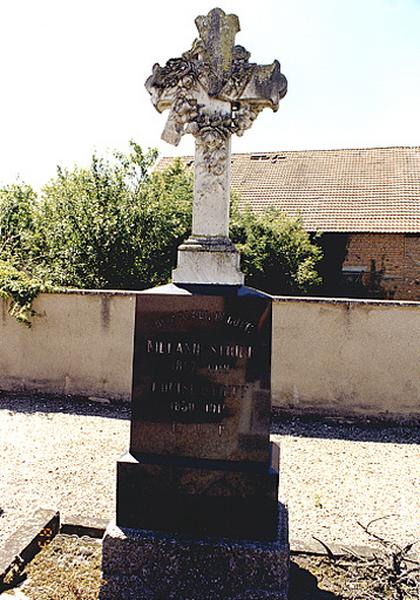 Vue d'ensemble du monument funéraire No 6.