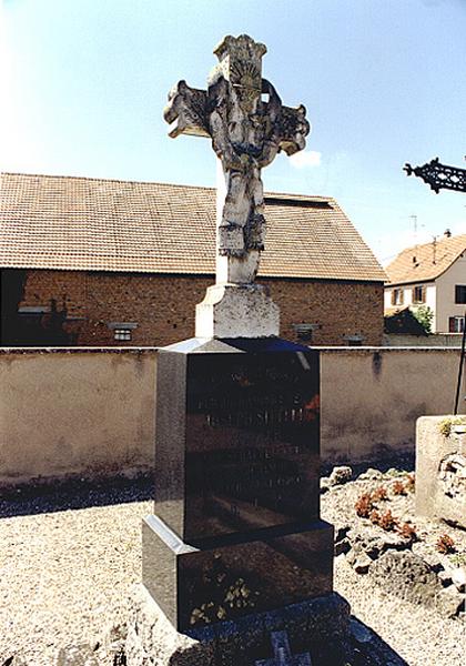 Vue d'ensemble du monument funéraire No 7.