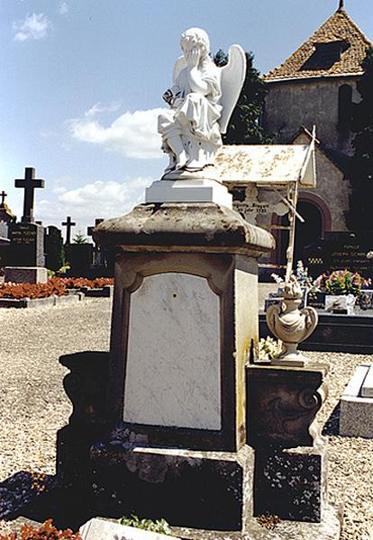 Vue d'ensemble du monument funéraire No 2.