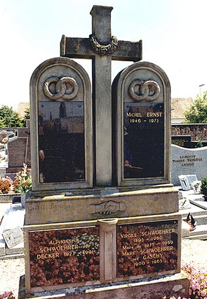 Vue d'ensemble du monument funéraire No 4.