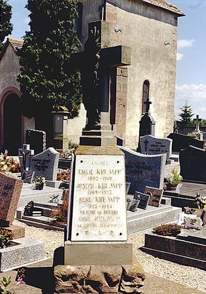 Vue d'ensemble du monument funéraire No 5.