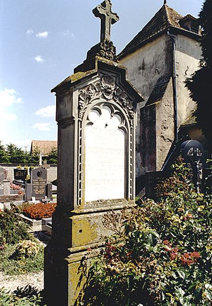 Vue d'ensemble du monument funéraire No 11.