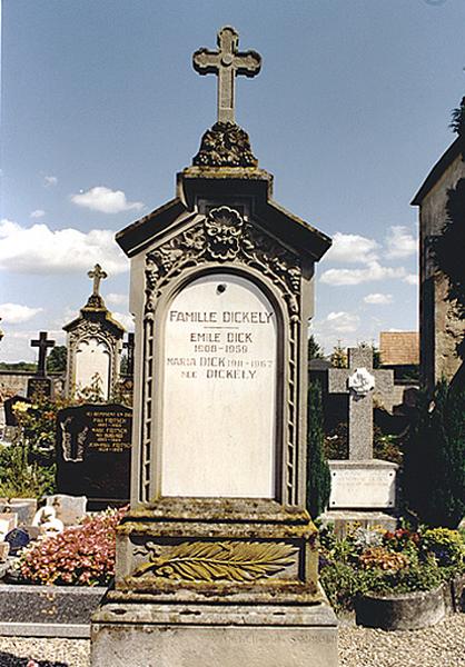 Vue d'ensemble du monument funéraire No 12.