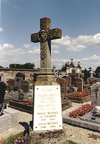 Vue d'ensemble du monument funéraire No 13.