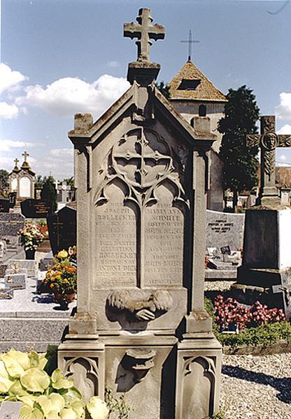 Vue d'ensemble du monument funéraire No 15.