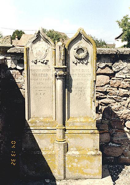 Vue d'ensemble du monument funéraire No 17.