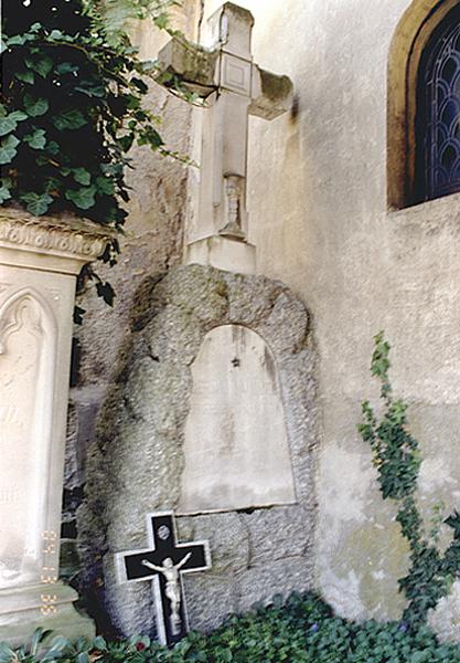 Vue d'ensemble du monument funéraire No 19.