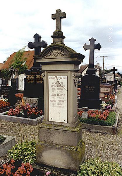 Vue d'ensemble du monument funéraire No 24.