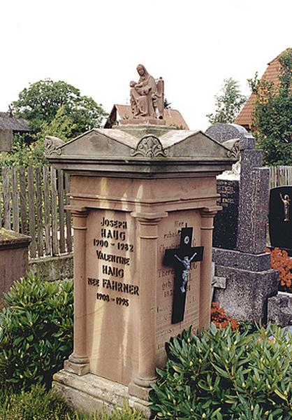 Monument funéraire de la famille Haug, groupe sculpté : Vierge de Pitié