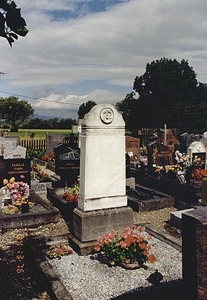 Vue d'ensemble du monument funéraire No 33.