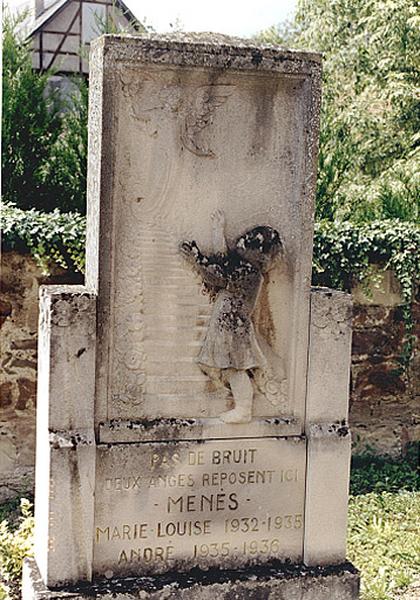 Vue d'ensemble du monument funéraire No 2.