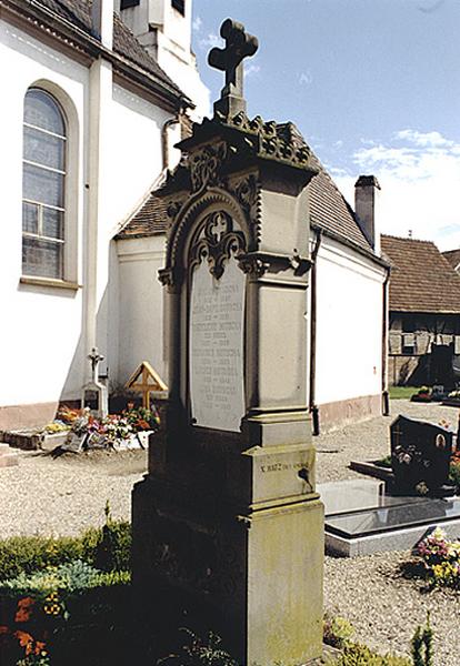 Vue d'ensemble du monument funéraire No 6 de la famille Brutscha.