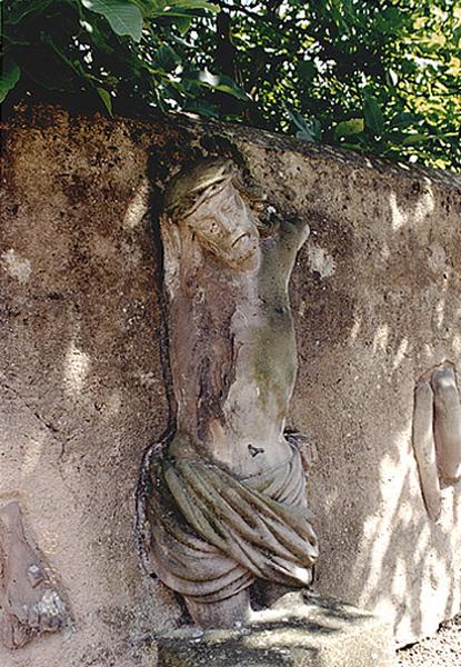 Vue d'ensemble d'un fragment du corpus de la croix de cimetière.